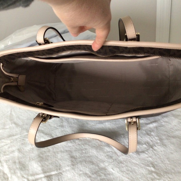 100% Autenthic Michael Kors Jet Set Medium Tote - Picture 4 of 15